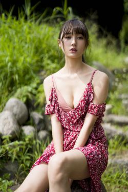 什么都没有穿的美女